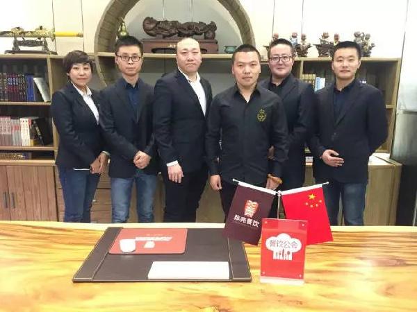 32歲坐擁3200家店，張亮用加盟打造麻辣燙帝國